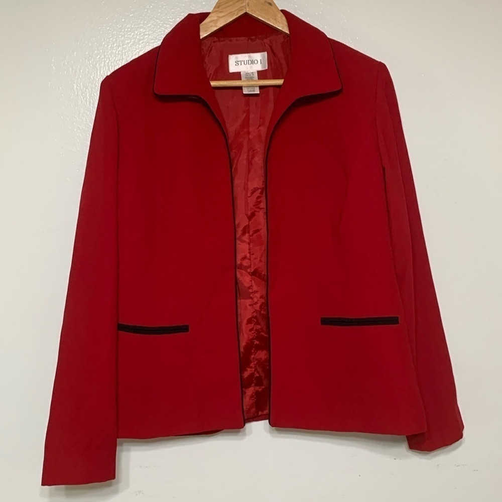 Studio I Red/Black Open Front Cropped Blazer Size 10